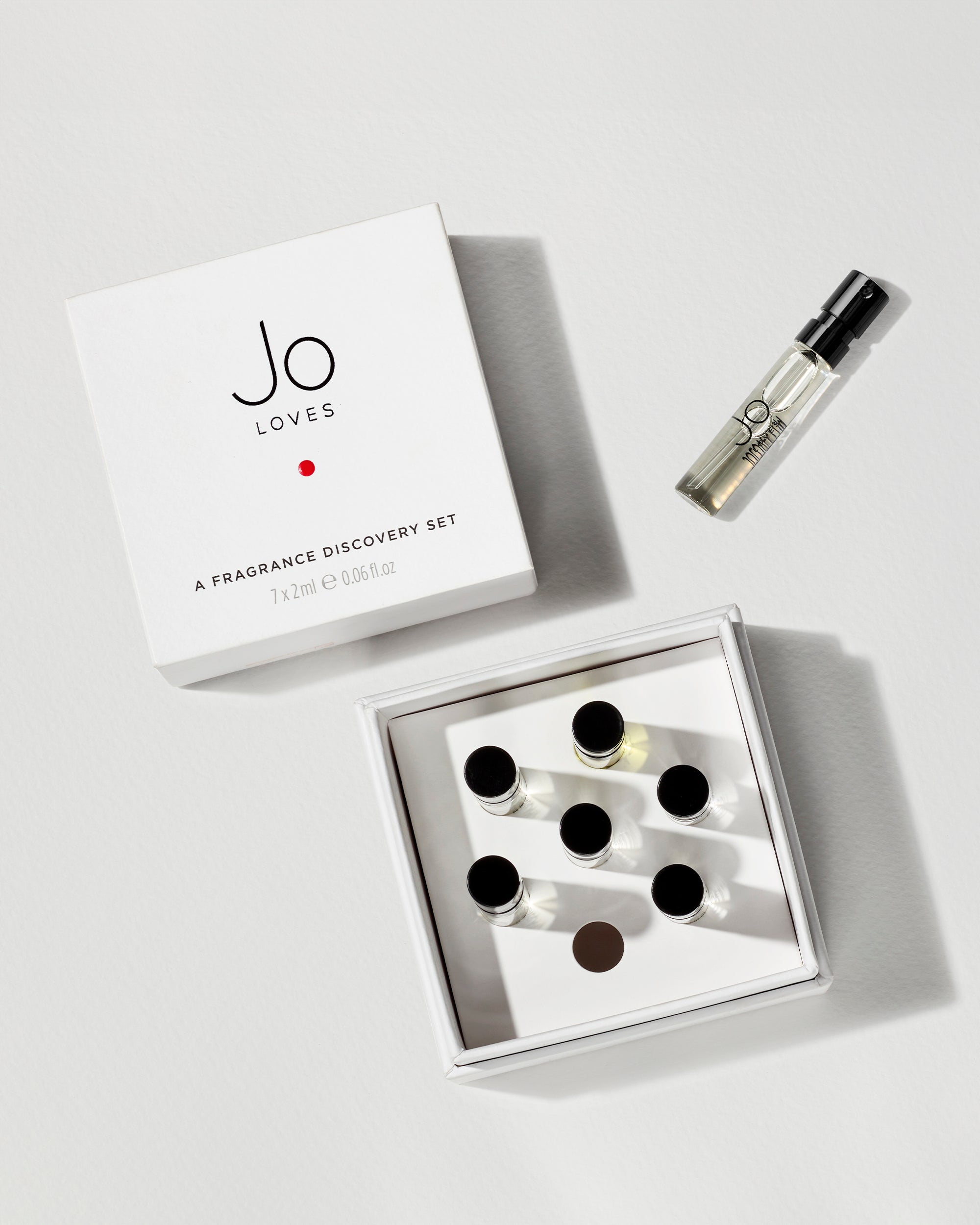 Global Fragrance Discovery Set (7x2ml). Contains Pomelo, Jo by Jo Loves, Mango Thai Lime, Cobalt Patchouli & Cedar, White Rose & Lemon Leaves, Green Orange & Coriander and Amber, Lime & Bergamot.